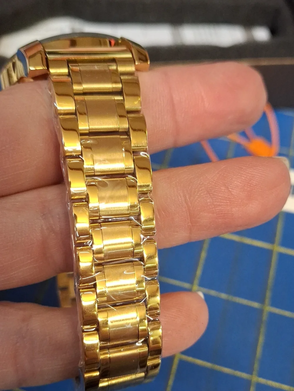 SKMEI Gold Face Gold-Tone 8